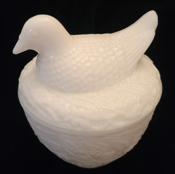 1970's Avon Milk Glass Nesting Hen. Covered Dish. Sugar Bowl - Picture 2 of 5